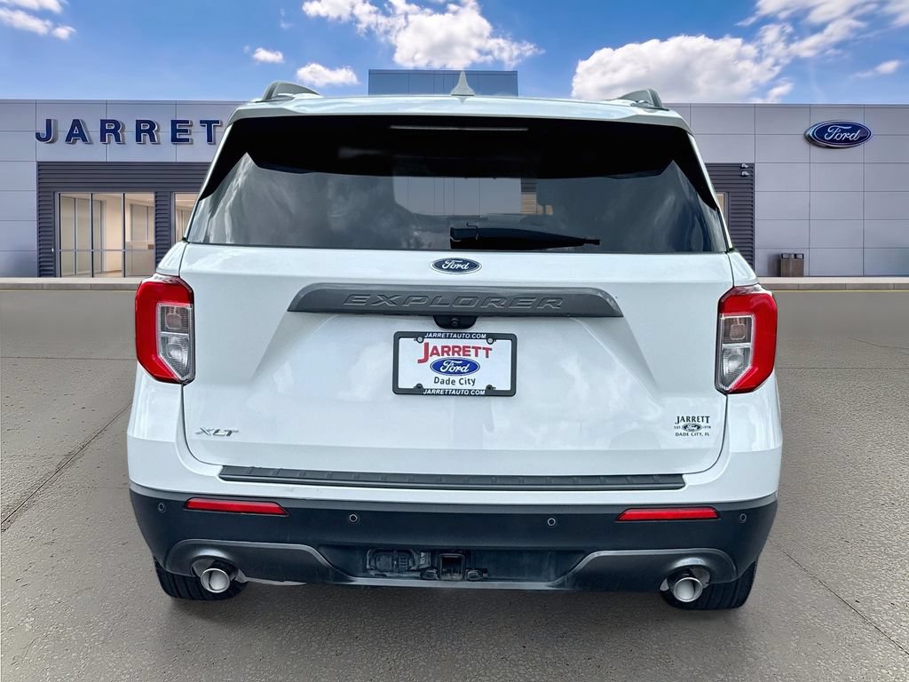 Certified 2024 Ford Explorer XLT w/ Equipment Group 202A RWD image 6