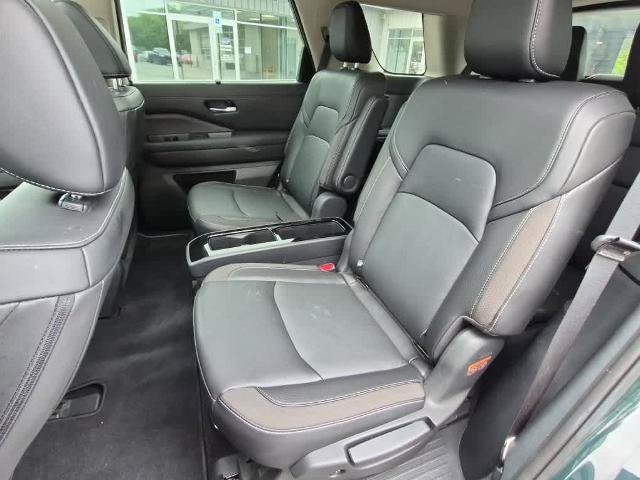 Used 2024 Nissan Pathfinder SL w/ SL Premium Package AWD/4WD image 8
