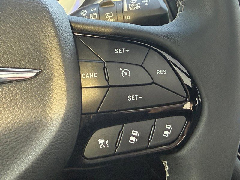 Used 2023 Chrysler Pacifica Limited w/ S Appearance Package image 16