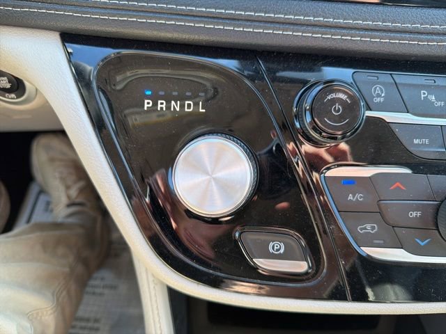 Used 2023 Chrysler Pacifica Limited image 34