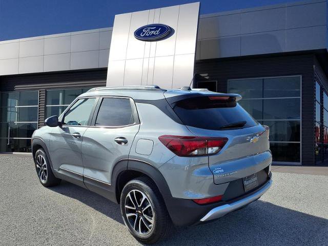 Used 2025 Chevrolet TrailBlazer LT image 2