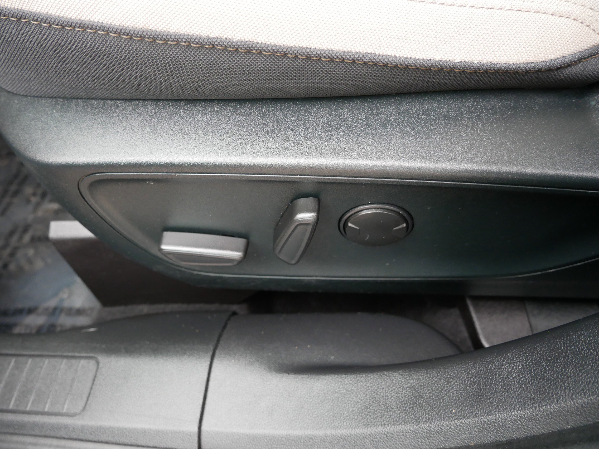 Certified 2020 Ford Escape SE AWD/4WD image 19