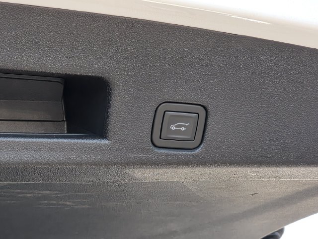 Used 2024 Chevrolet Traverse LS FWD image 33