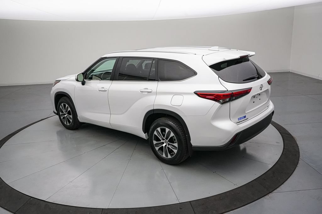 Used 2023 Toyota Highlander XLE AWD/4WD image 6