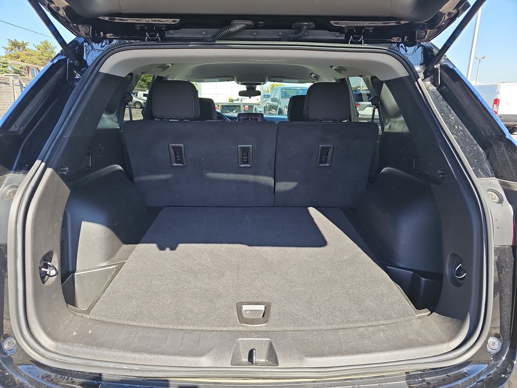 Used 2025 Chevrolet Blazer LT FWD image 12