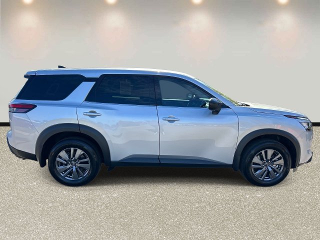 Used 2025 Nissan Pathfinder S FWD image 4