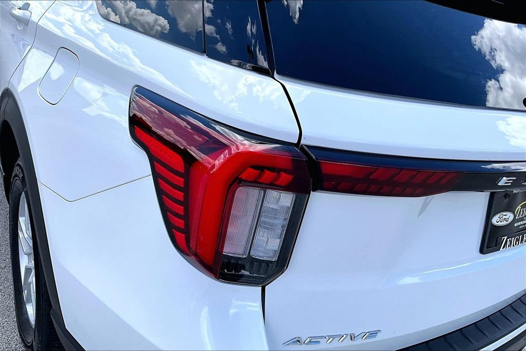 Certified 2025 Ford Explorer Active AWD/4WD image 29