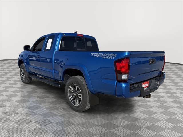Used 2018 Toyota Tacoma TRD Sport AWD/4WD image 5