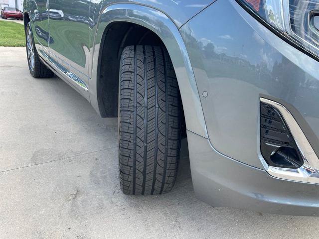 Used 2020 GMC Terrain Denali w/ Denali Premium Package AWD/4WD image 17