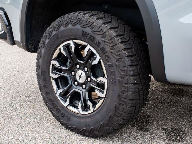 Used 2025 Chevrolet Silverado 1500 ZR2 w/ Technology Package AWD/4WD image 7