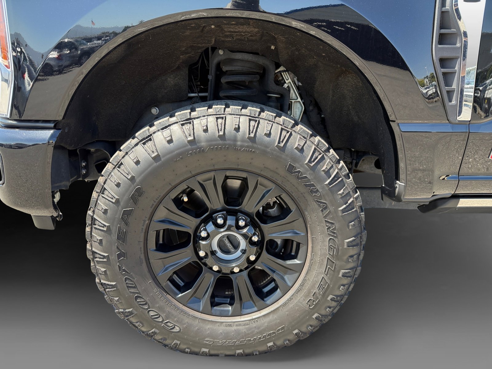 Certified 2024 Ford F350 Platinum w/ Tremor Off-Road Package AWD/4WD image 9