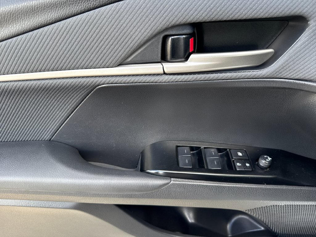 Used 2025 Toyota Camry SE FWD image 10