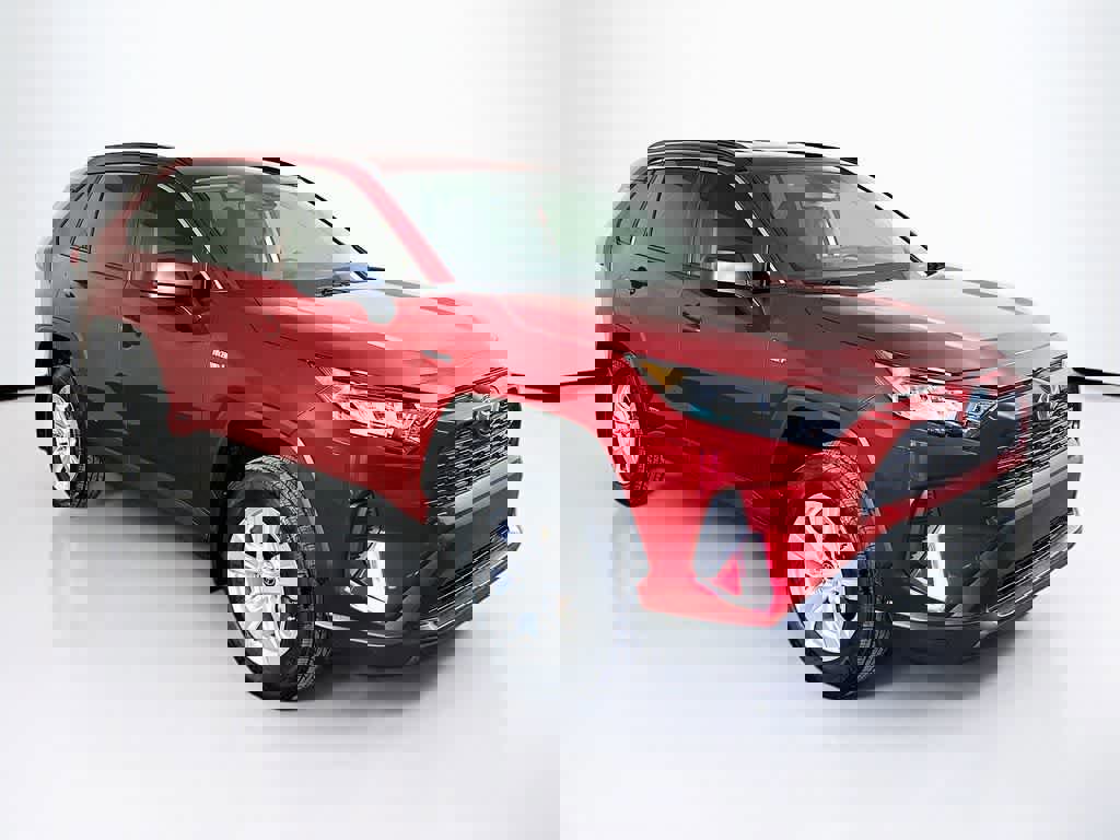 Used 2021 Toyota RAV4 LE image 7