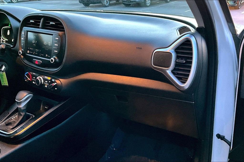 Used 2023 Kia Soul LX w/ LX Technology Package image 15