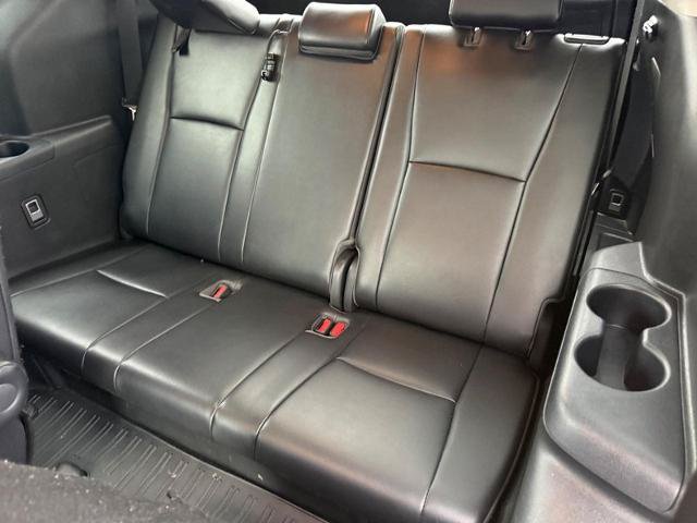 Used 2022 Toyota Highlander XLE AWD/4WD image 10