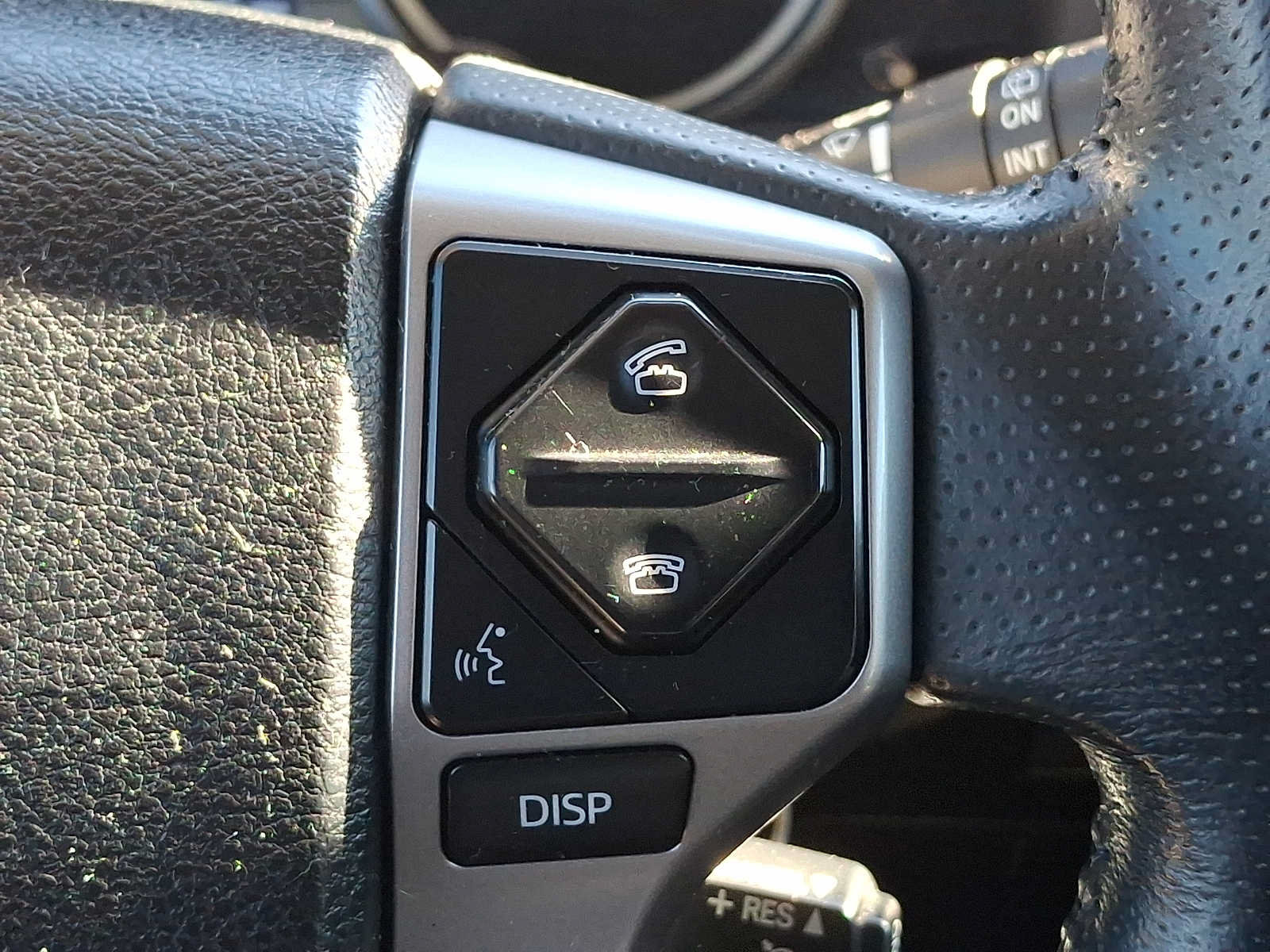 Used 2017 Toyota 4Runner SR5 AWD/4WD image 22