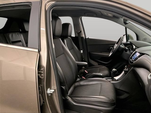Used 2020 Chevrolet Trax LT w/ LT Convenience Package AWD/4WD image 7