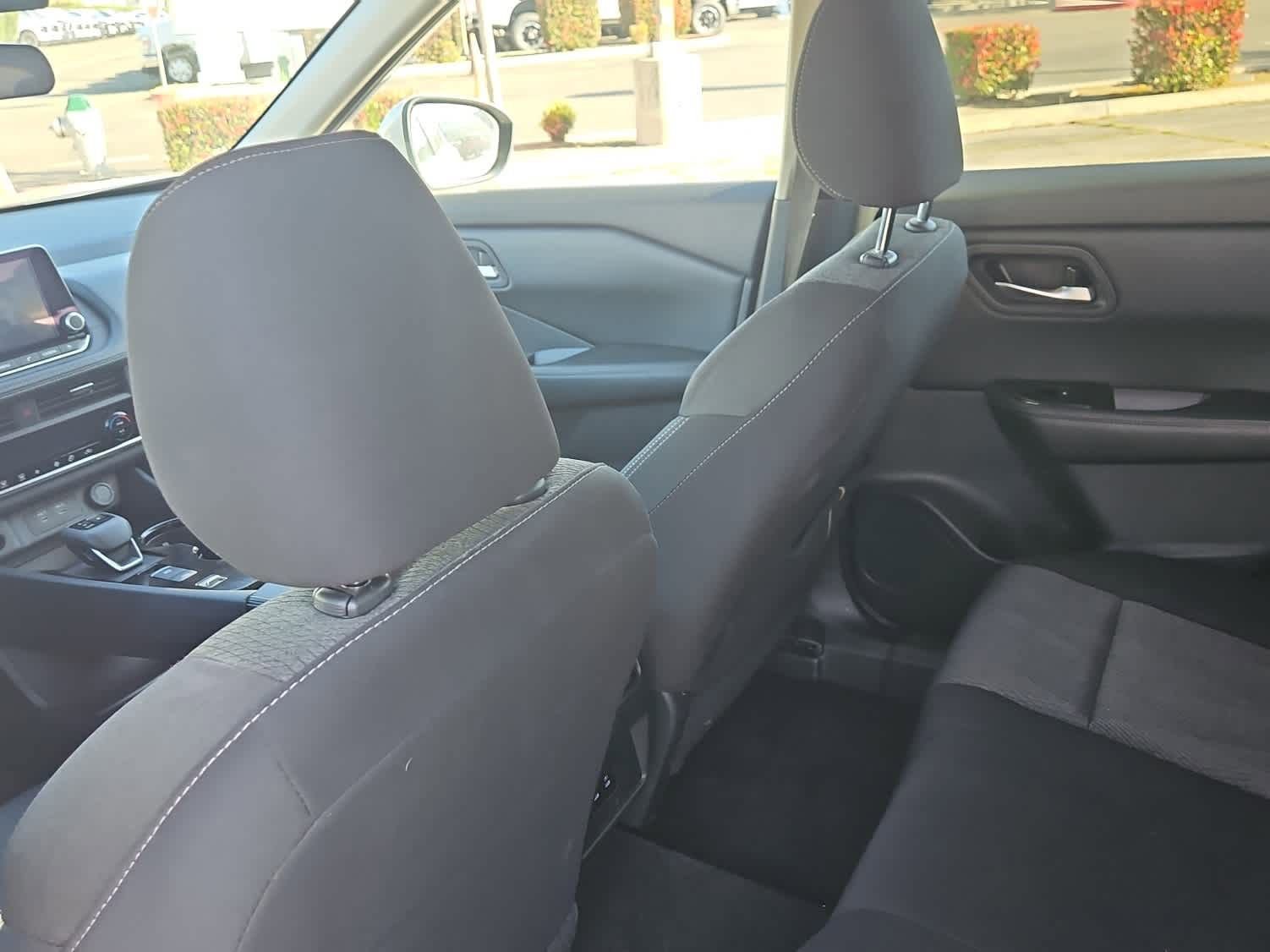 Used 2024 Nissan Rogue SV image 11