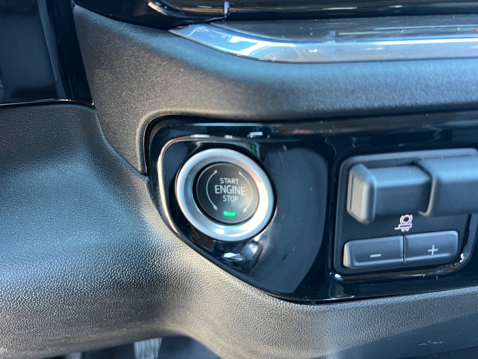 Used 2024 Chevrolet Silverado 2500 LTZ w/ LTZ Plus Package image 29