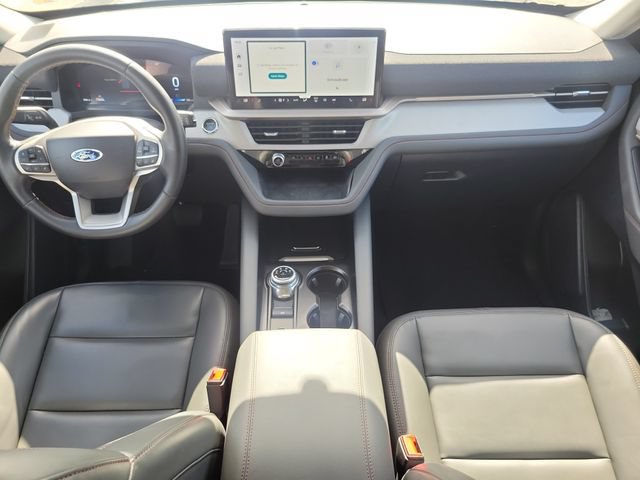 Certified 2025 Ford Explorer Active w/ Active Comfort Package RWD image 9