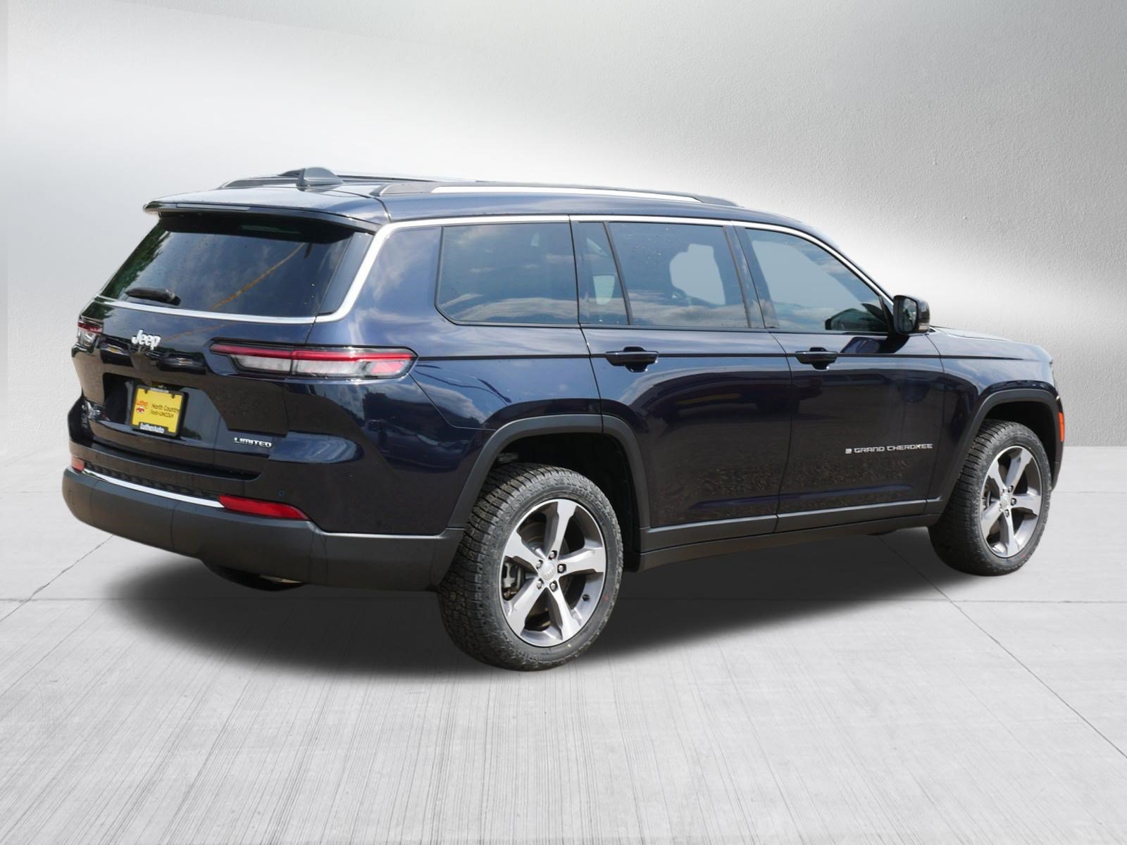 Used 2023 Jeep Grand Cherokee L Limited AWD/4WD image 7
