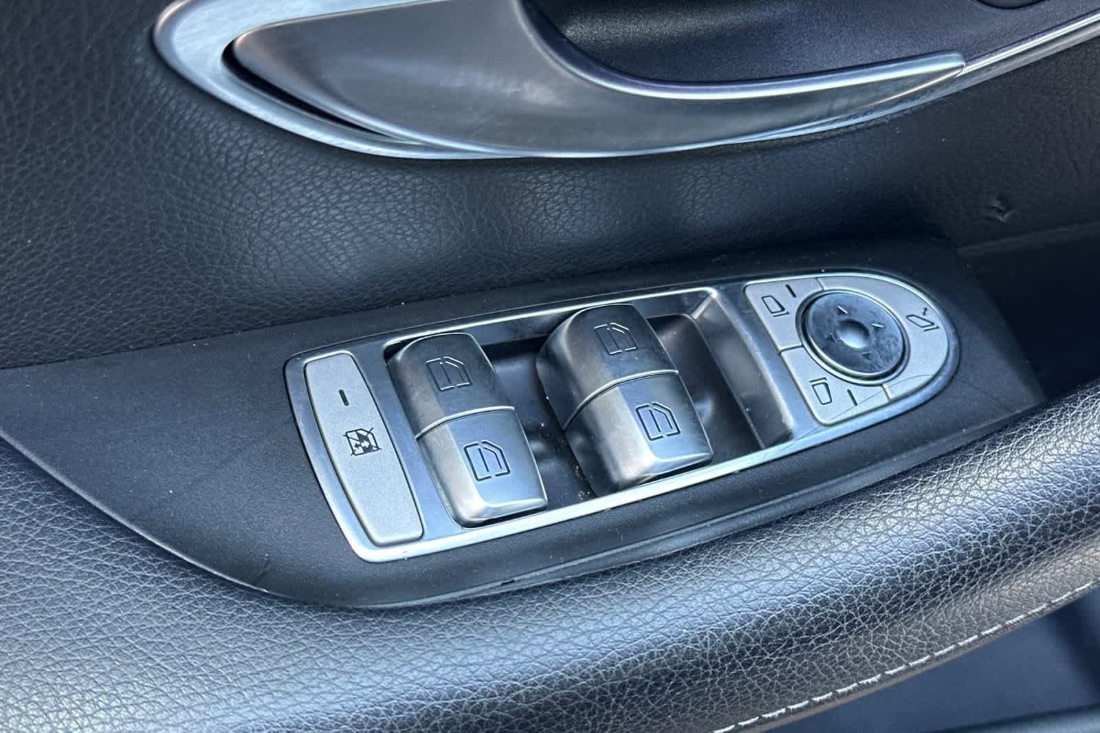 Used 2017 Mercedes-Benz E 400 4MATIC Wagon image 14