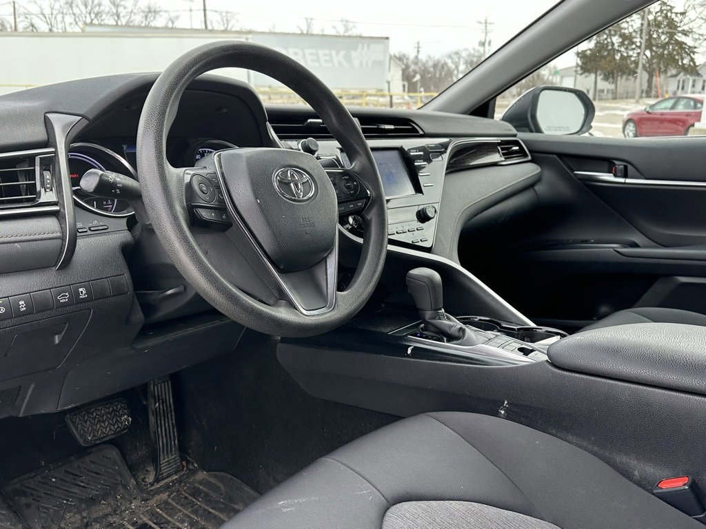 Used 2019 Toyota Camry LE image 10