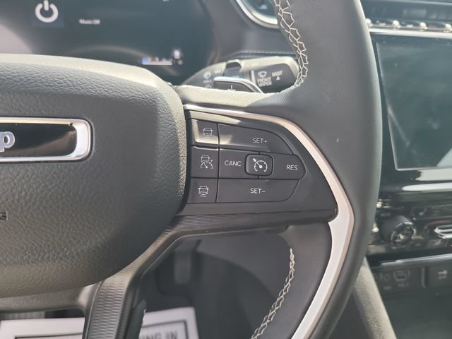 Used 2025 Jeep Grand Cherokee Altitude AWD/4WD image 15