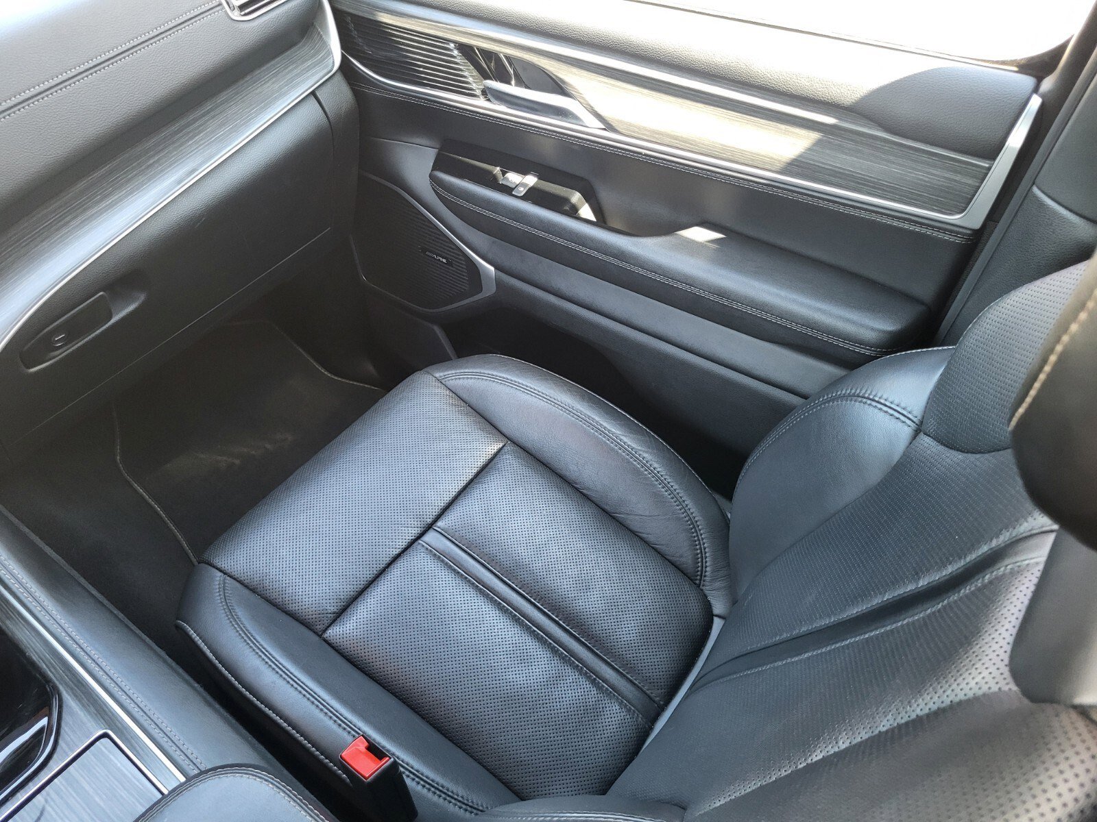 Used 2024 Jeep Wagoneer L Series II w/ Flexible Seating Group image 17