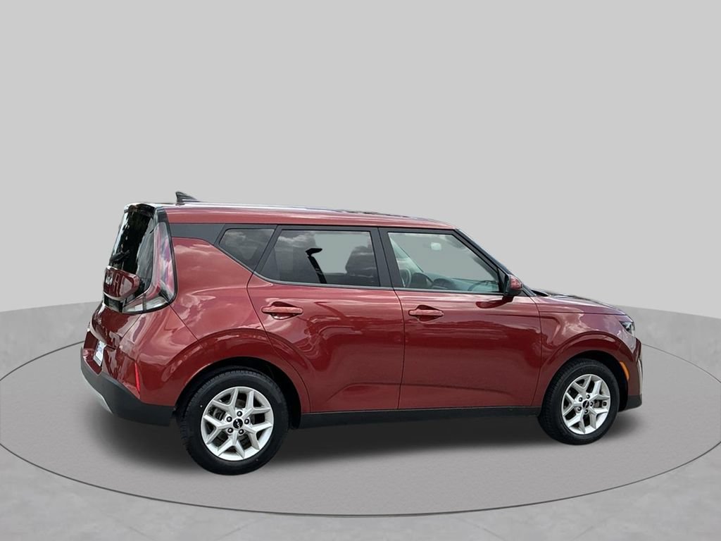 Used 2024 Kia Soul LX w/ Option Group 015 FWD image 12