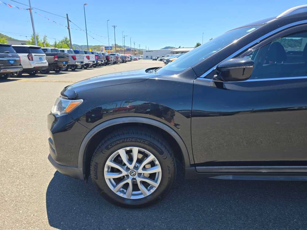 Used 2018 Nissan Rogue SV AWD/4WD image 20