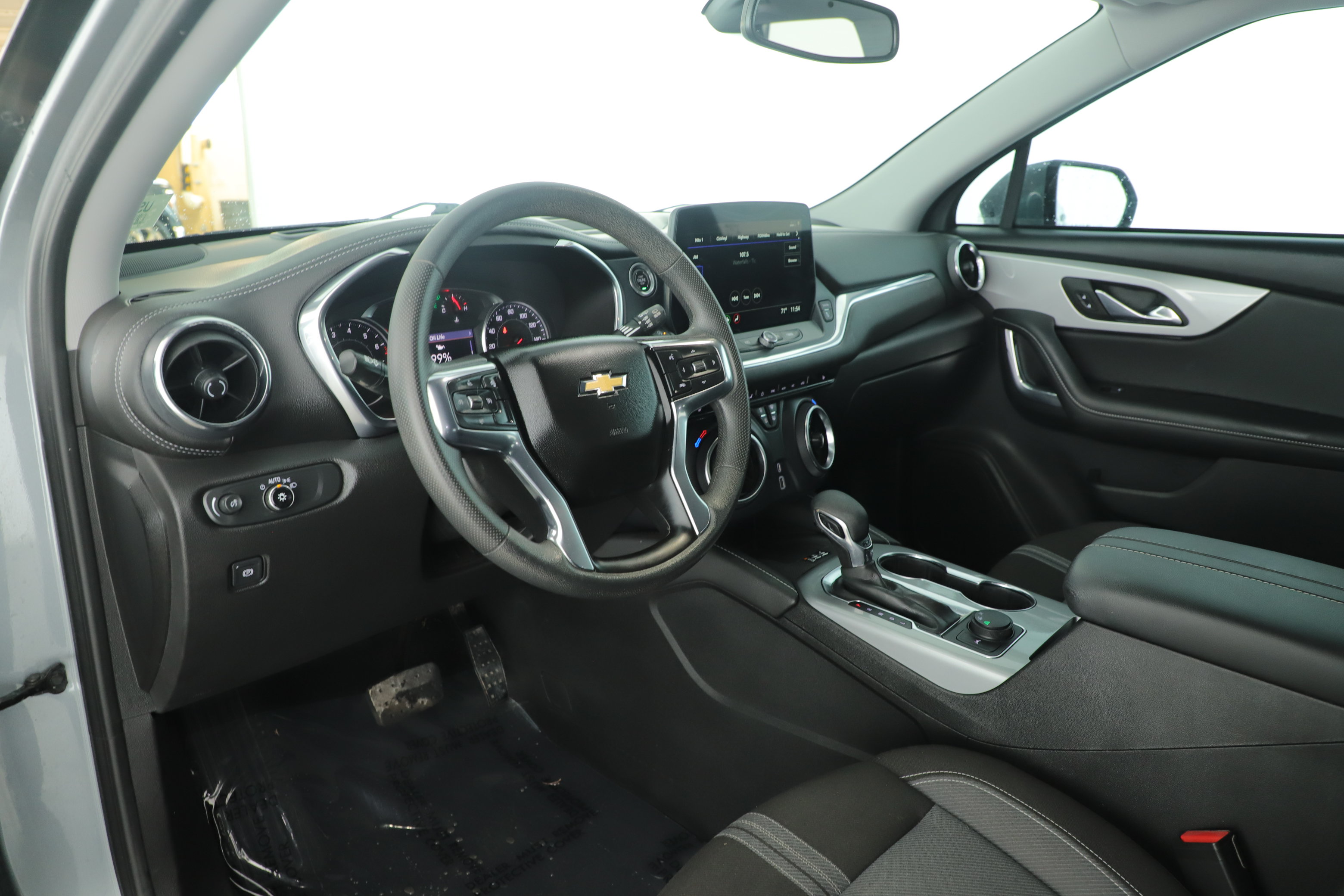 Used 2023 Chevrolet Blazer LT w/ Convenience Package FWD image 9