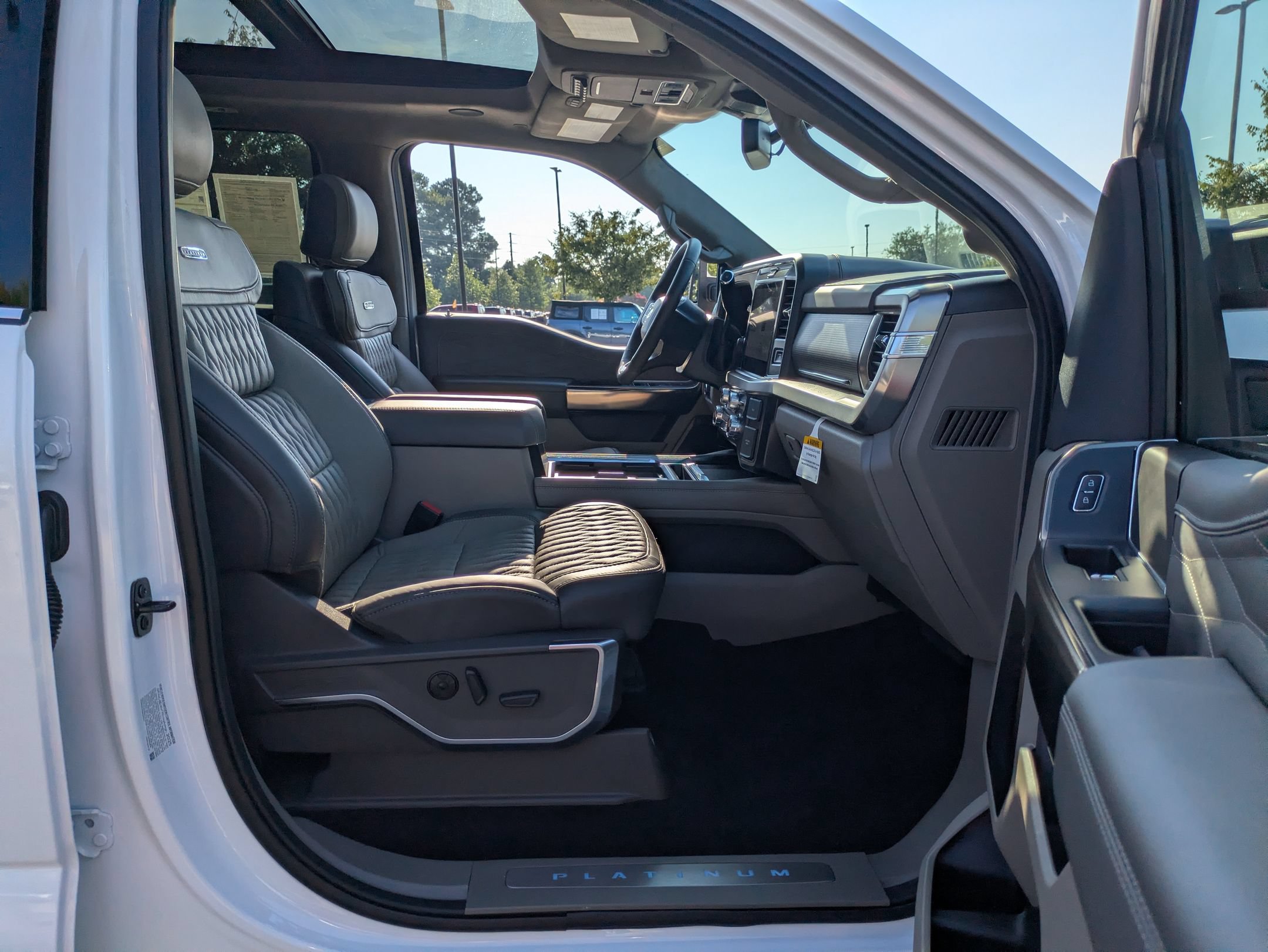 Certified 2026 Ford F250 Platinum w/ Platinum Plus Package AWD/4WD image 40