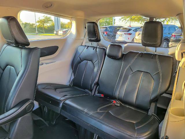 Used 2024 Chrysler Pacifica Limited FWD image 13