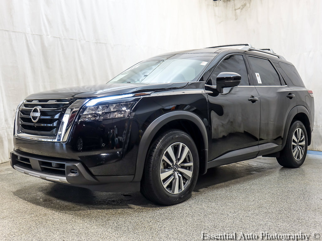 Used 2025 Nissan Pathfinder SL AWD/4WD image 2