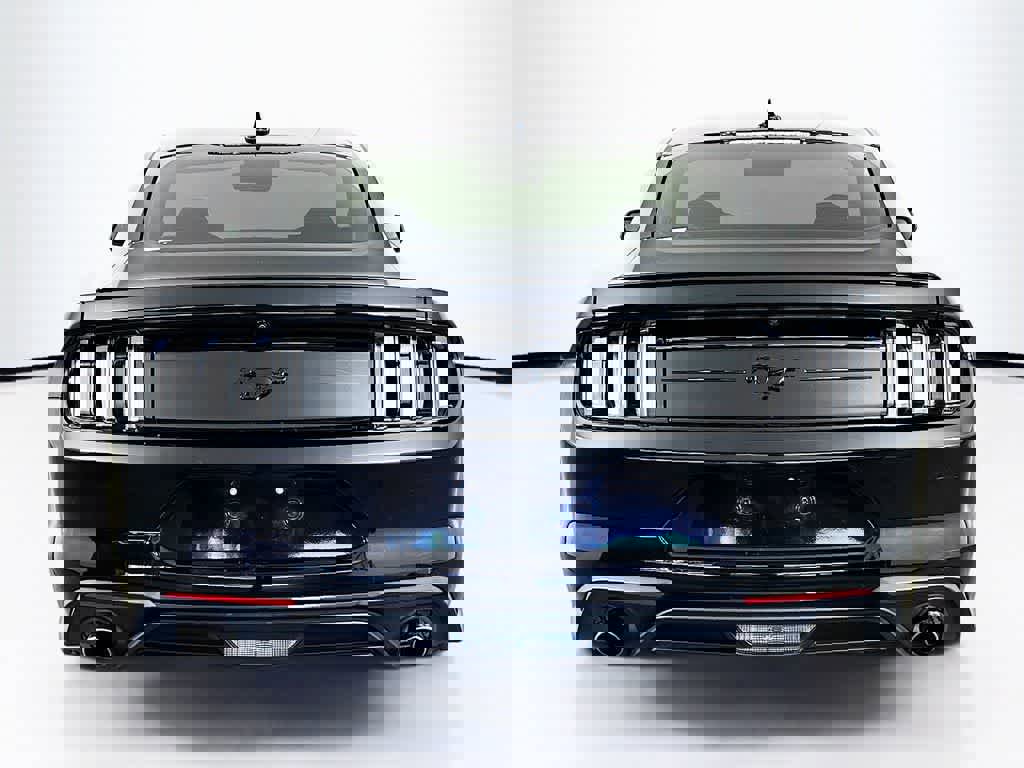 Certified 2022 Ford Mustang Coupe w/ Black Accent Package image 4