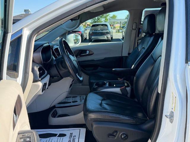 Used 2018 Chrysler Pacifica Touring-L FWD image 14