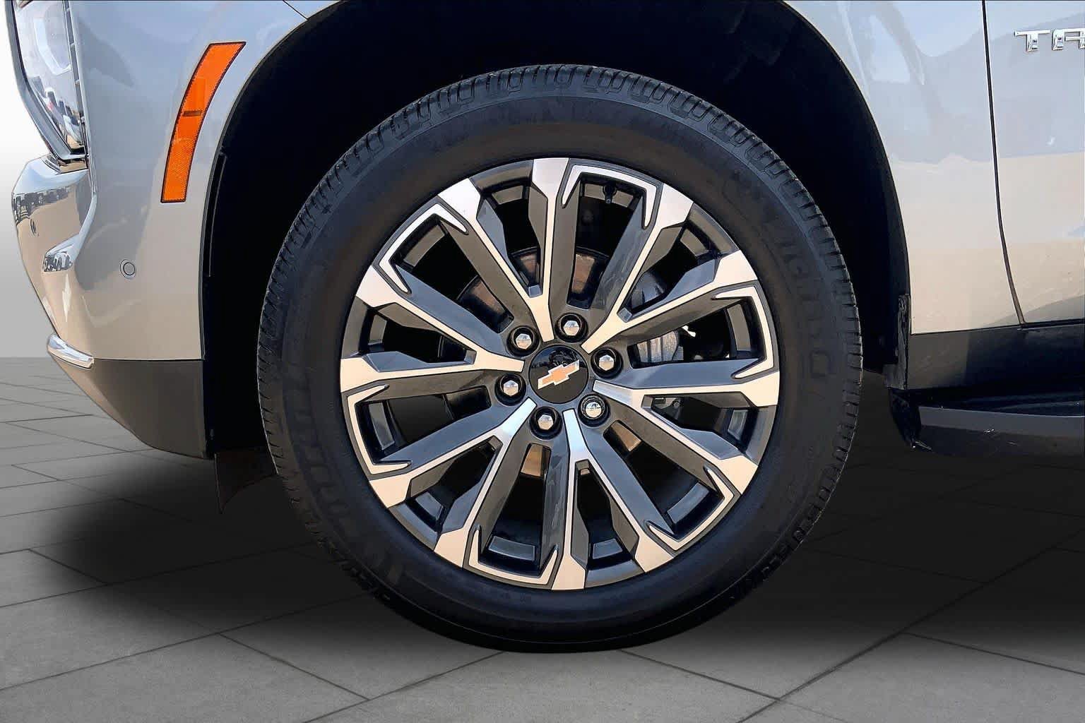 Used 2025 Chevrolet Tahoe High Country AWD/4WD image 21