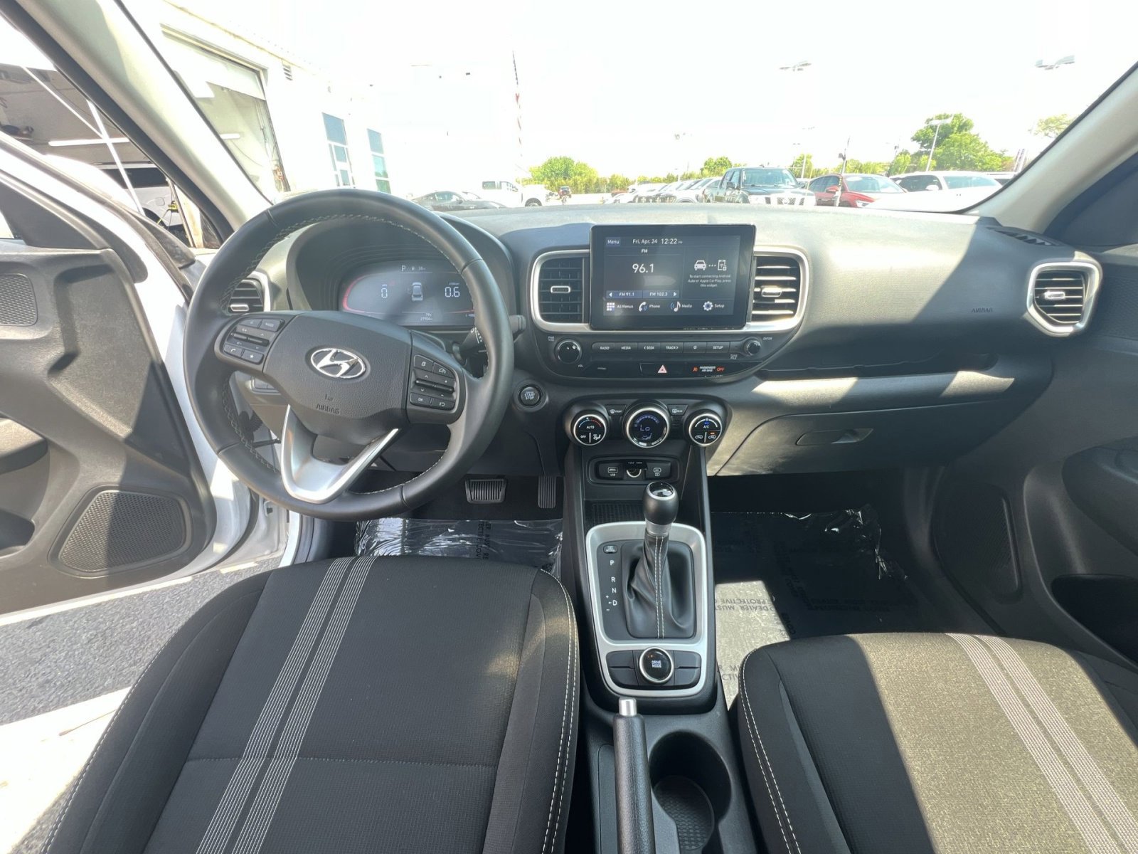 Used 2025 Hyundai Venue SEL FWD image 30
