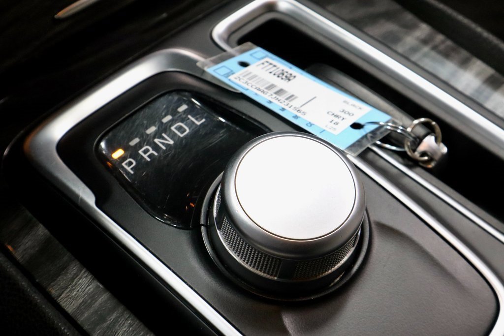 Used 2018 Chrysler 300 Touring L image 32