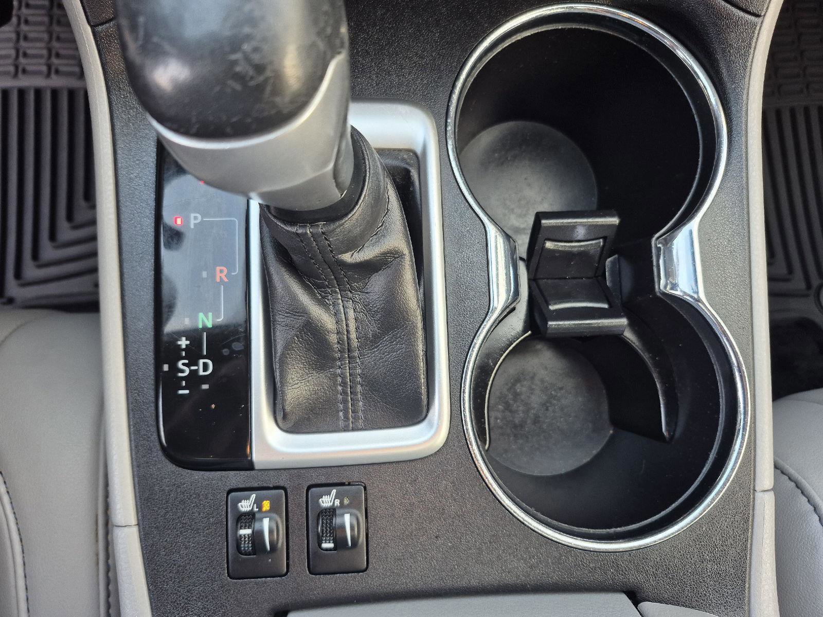 Used 2019 Toyota Highlander XLE FWD image 11