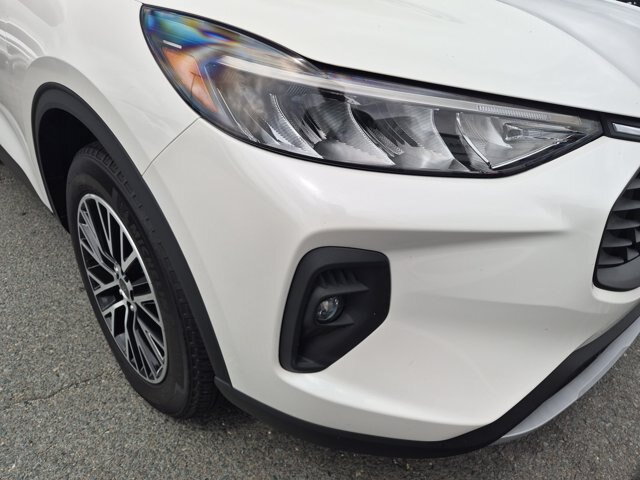 Certified 2023 Ford Escape SE FWD image 10