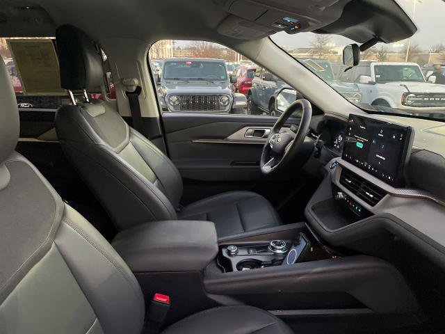 Certified 2025 Ford Explorer Active w/ Active Comfort Package image 32
