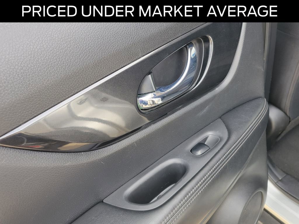 Used 2017 Nissan Rogue SV FWD image 14