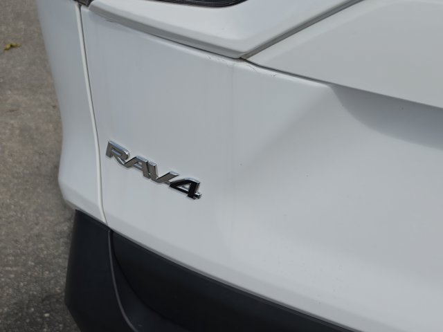 Used 2025 Toyota RAV4 XLE FWD image 9