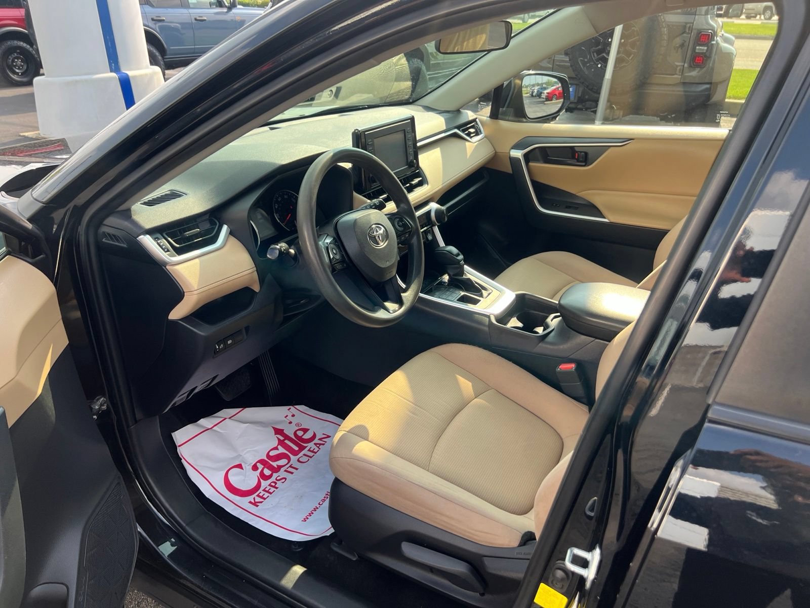 Used 2019 Toyota RAV4 LE w/ All Weather Liner Package AWD/4WD image 24