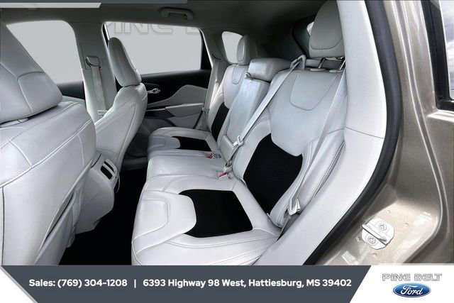 Used 2021 Jeep Cherokee Latitude Plus w/ Mopar Interior Package image 20