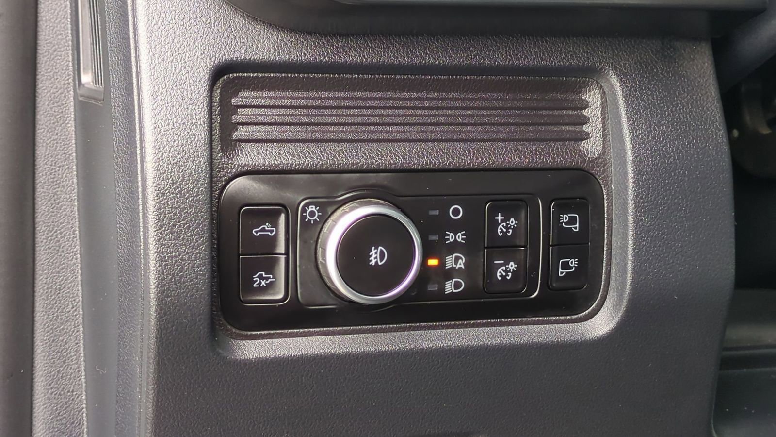 Certified 2025 Ford F350 Lariat w/ Black Appearance Package image 18