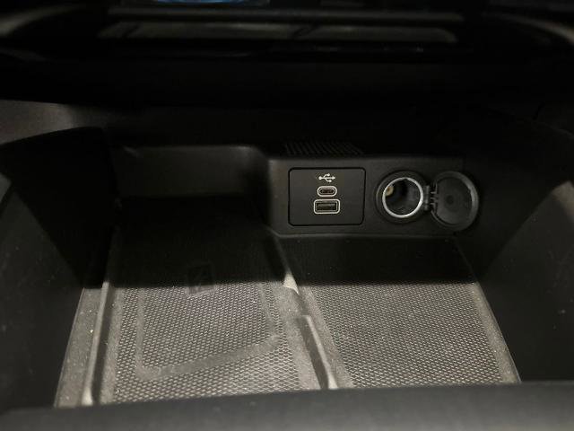 Certified 2025 Ford Escape SE w/ PHEV Premium Package image 29