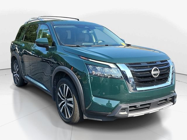 Used 2025 Nissan Pathfinder Platinum FWD image 1